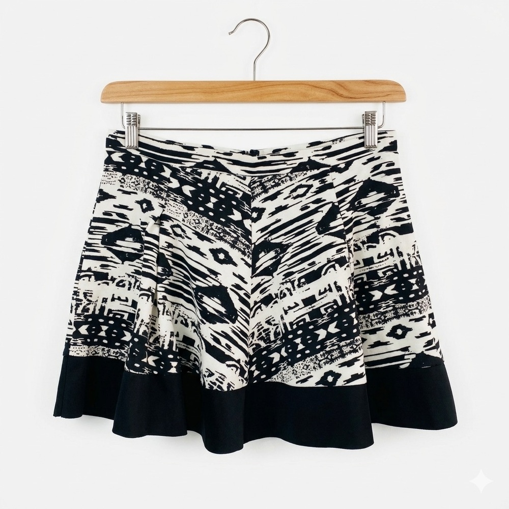 Sans Souci Black White Geometric Ikat Print Skater‎ Mini Skirt Size Large